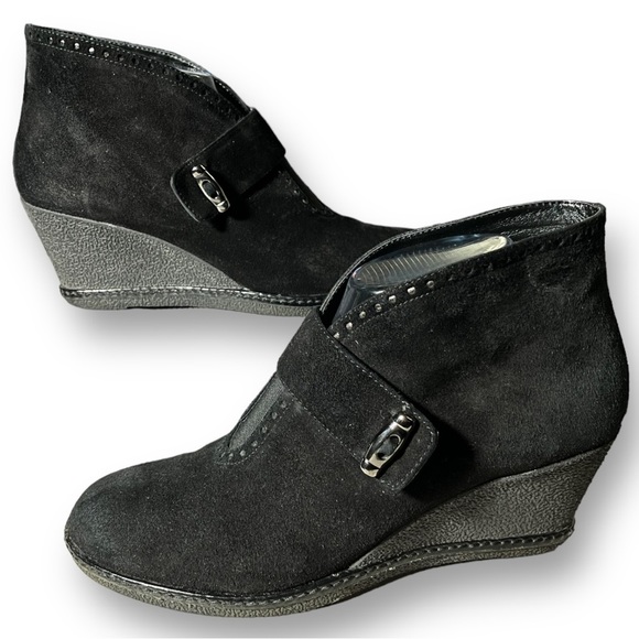 AMALFI Rangoni Italy Black Suede Wedge Bootie Boots Slip On Comfort Shoes 9.5 - Picture 1 of 10